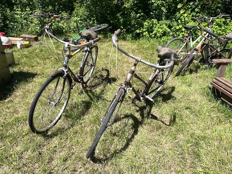 #3300-•-(2)-vintage-his-and-hers-bikes-image-2