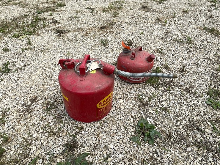 #3345-•-(2)-metal-gas-cans-image-3