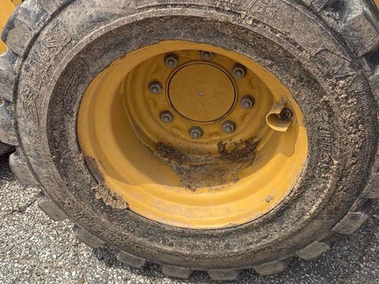 2021-caterpillar-236d3-image-21