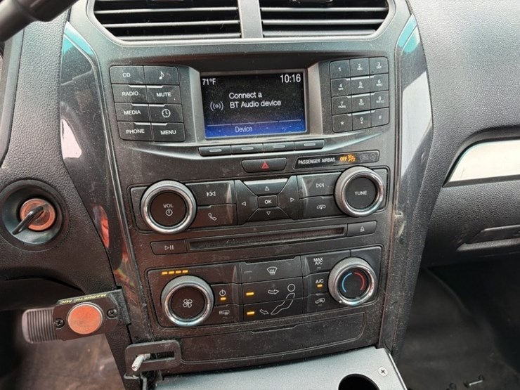 2017-ford-explorer-image-31