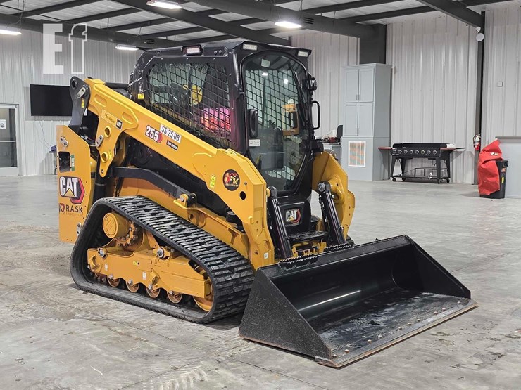 2025-caterpillar-255-image-2