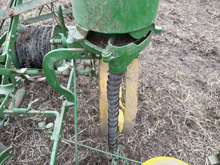 john-deere-two-row-planter-image-19