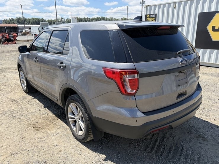 2017-ford-explorer-image-6