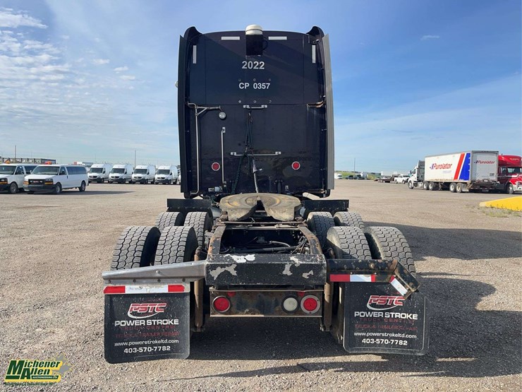2012-peterbilt-587-image-7