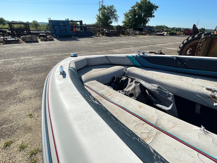 #1019-•-bayliner-capri-boat-on-escort-trailer-(no-title,-for-parts)-image-38