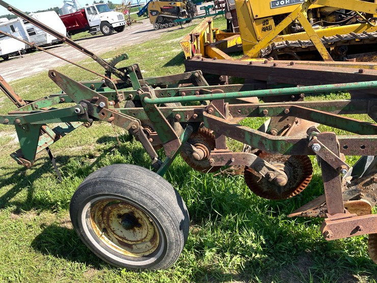 #2095-•-john-deere-620a-plow-image-8