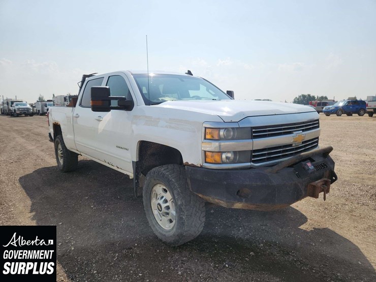 2015-chevrolet-silverado-2500hd-image-8