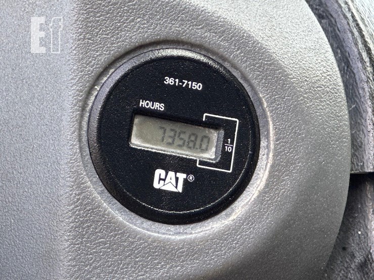 2012-caterpillar-cs64-image-28