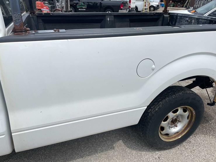 2014-ford-f150-xl-image-35