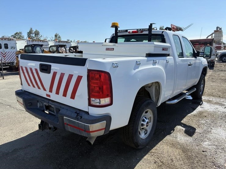 2012-gmc-sierra-2500-image-3