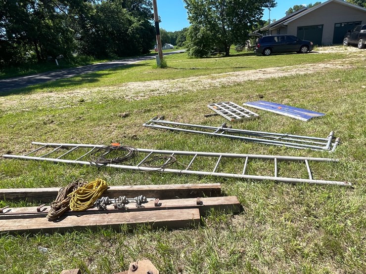 #3229-•-14'-metal-ladder-and-cable-image-8