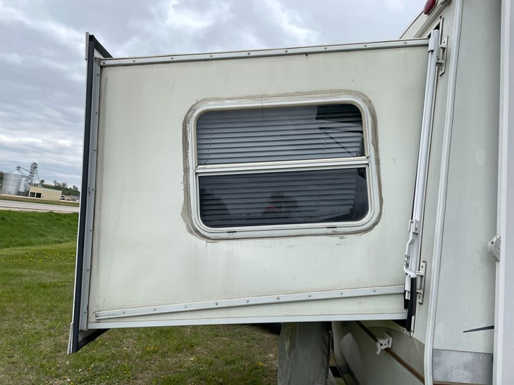 #1036-•-2003-keystone-bunkhouse-26'-camper-(has-wi-title)-image-35