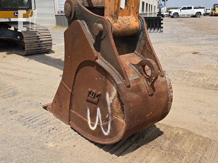 2018-deere-245g-lc-image-12