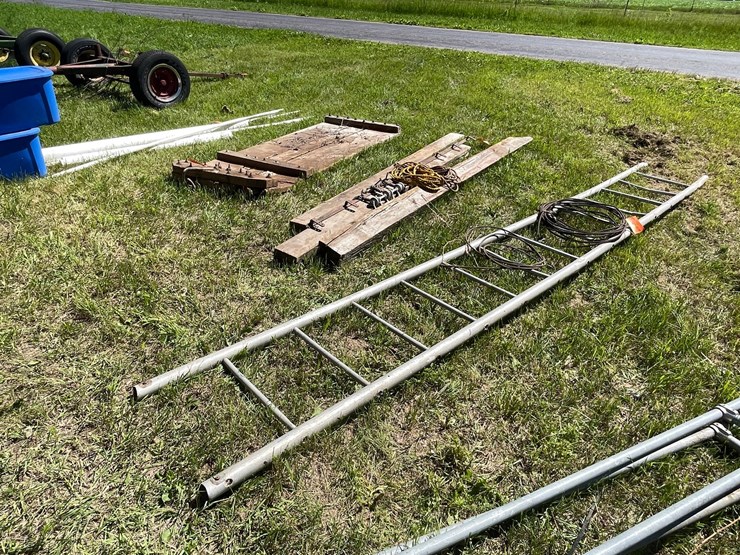 #3229-•-14'-metal-ladder-and-cable-image-5