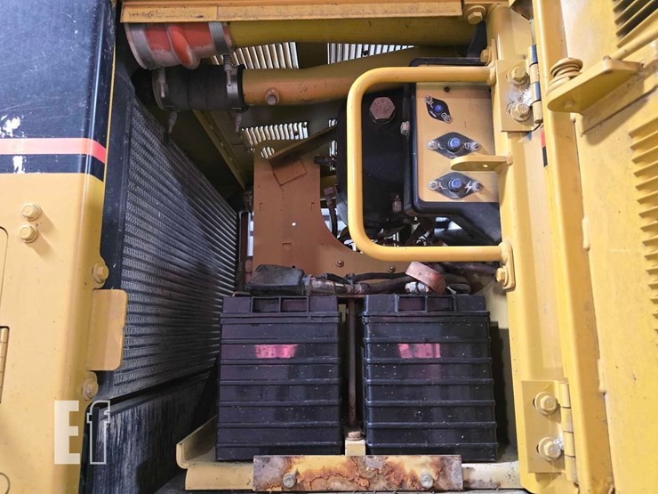 2004-caterpillar-120h-image-23