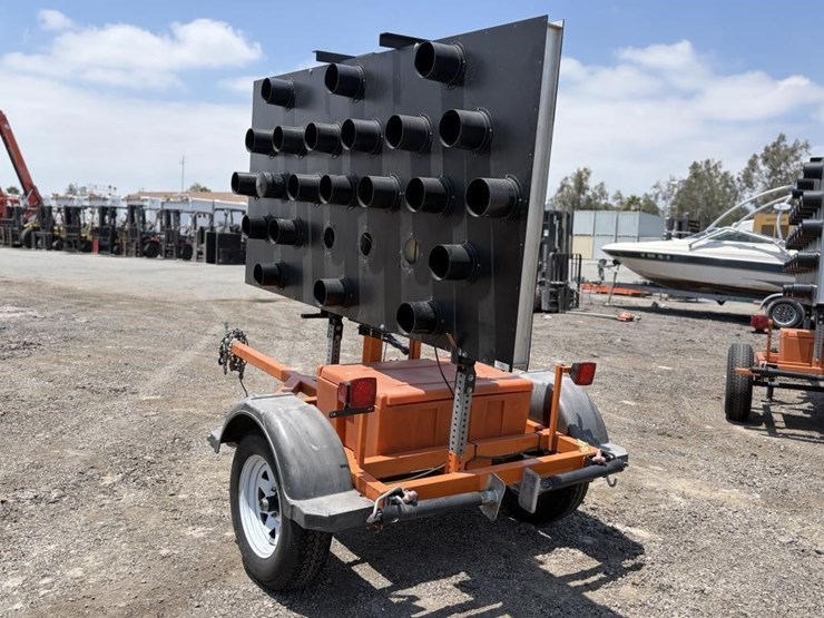 2013-vermac-arrow-board-trailer-image-3