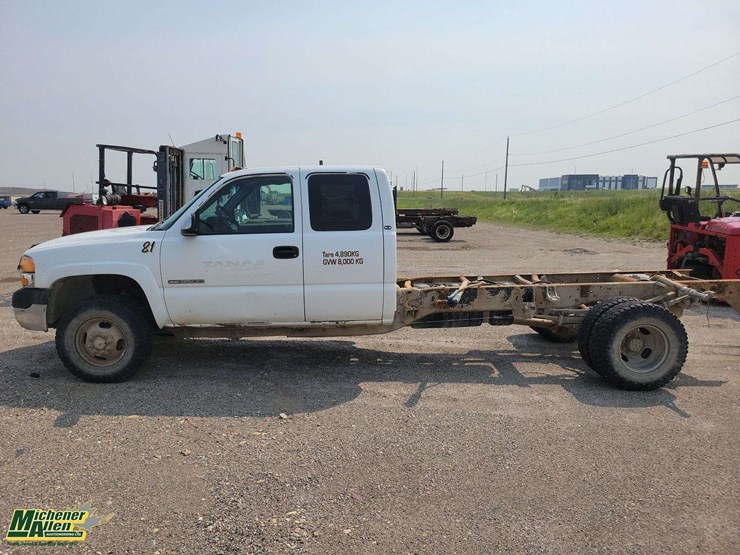 2001-gmc-sierra-3500-image-2