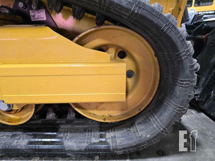 2025-caterpillar-255-image-33