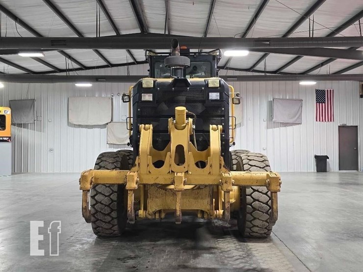 2011-caterpillar-140m2-image-8