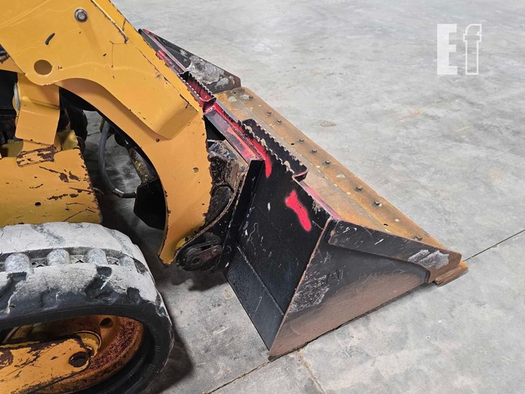 2022-caterpillar-259d3-image-11