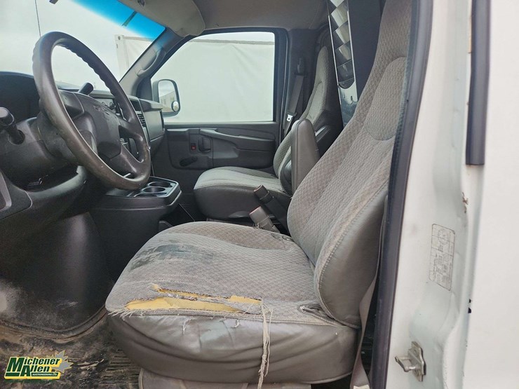 2004-gmc-2500-image-14