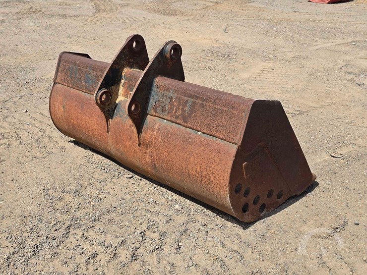 caterpillar-60-image-3