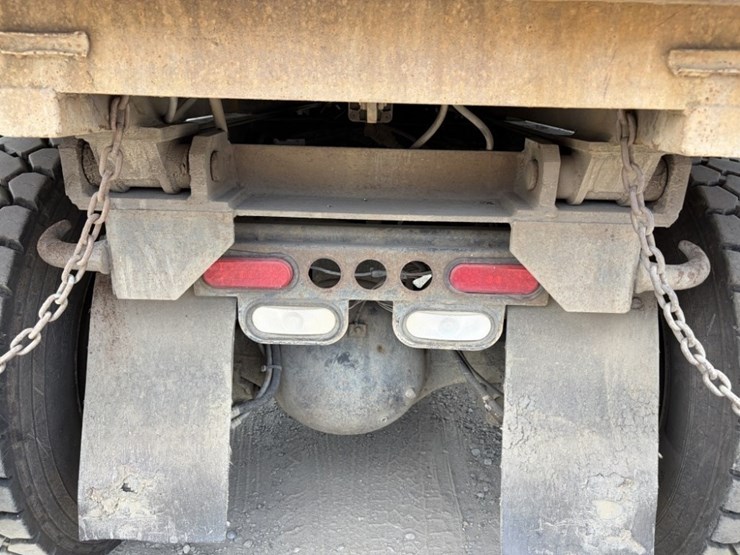 2000-peterbilt-330-image-18