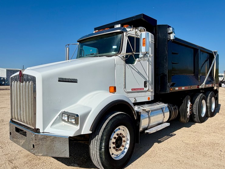 2011-kenworth-t800-image-1