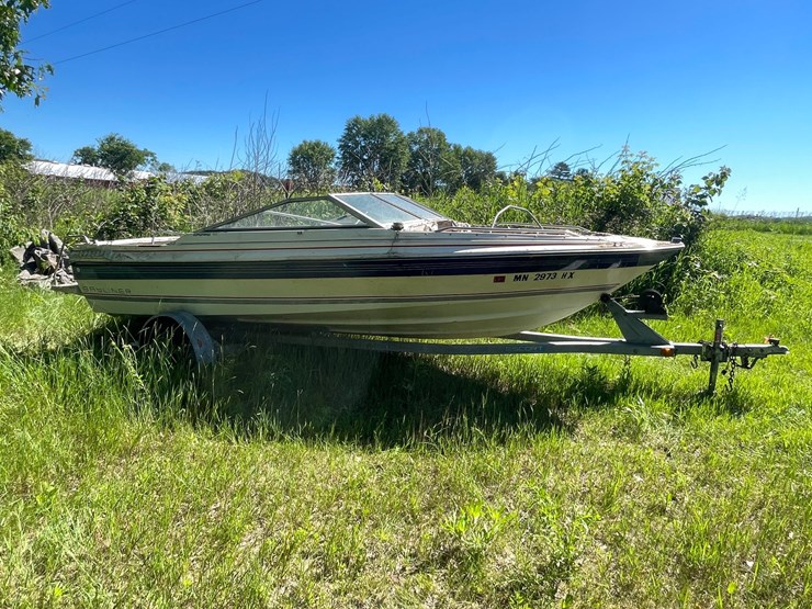 #3221-•-bayliner-capri-5.0l-boat-and-escort-trailer-(no-title)-image-4