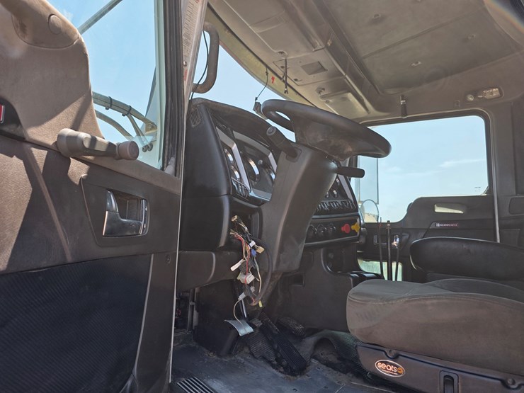 2015-kenworth-t800-image-9