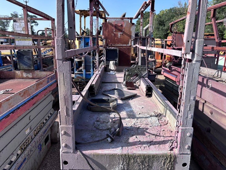 #39041-•-jgl-scissor-lift-|-for-parts/repairs-image-3