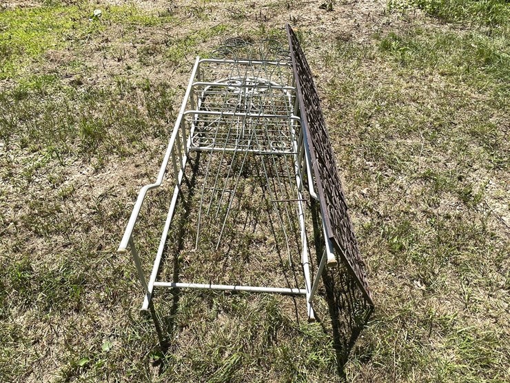#3314-•-metal-shelf-and-trellis-image-6