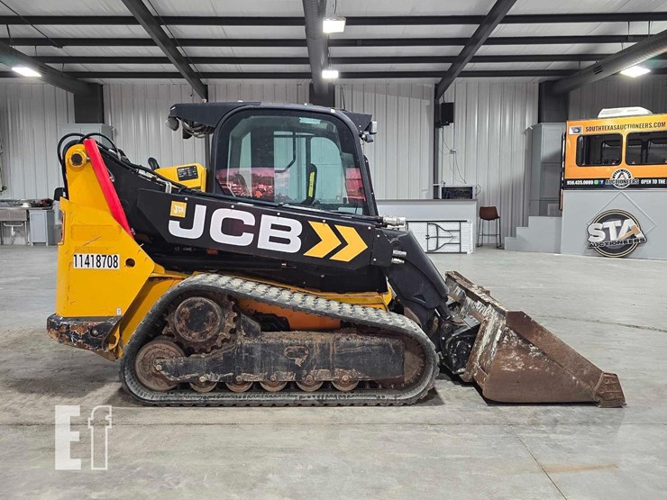 2022-jcb-3ts-8t-image-6