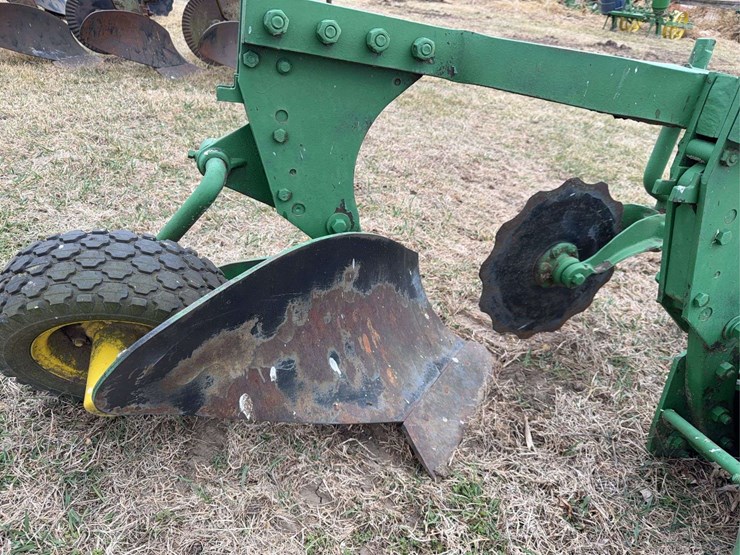 john-deere-three-point-three-bottom-plow-image-12