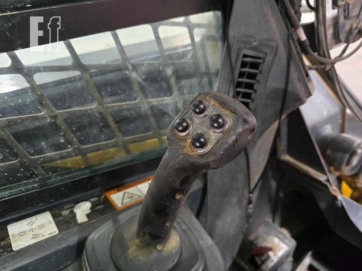 2012-deere-333d-image-15