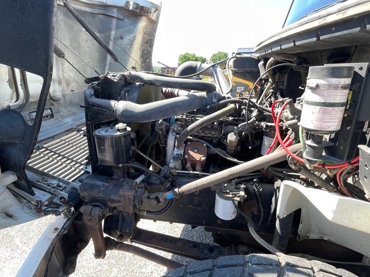 1995-freightliner-fl80-image-53