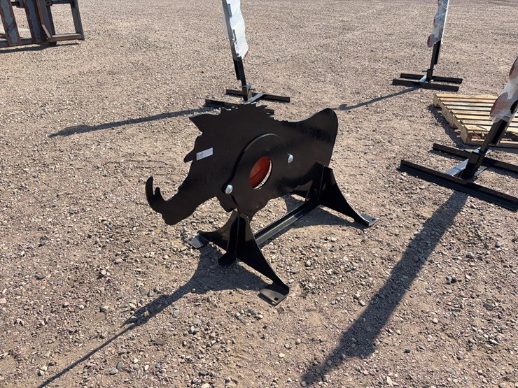 ar500-steel-boar-shooting-target-with-heart-flapper-image-2