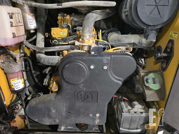 2014-caterpillar-272d-image-23