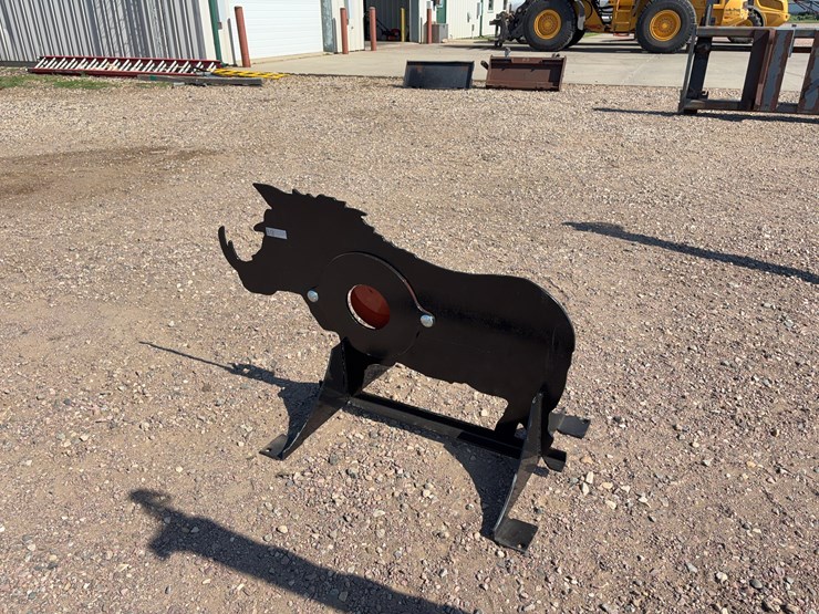ar500-steel-boar-shooting-target-with-heart-flapper-image-1