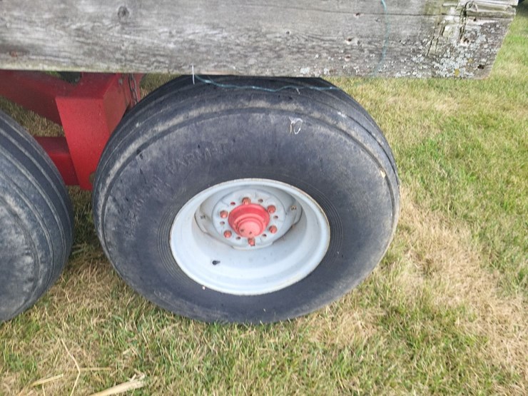 gehl-970-silage-wagon-w/gehl-tandem-axle-running-gear-image-26