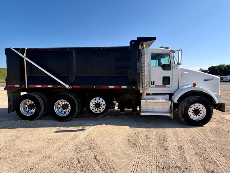 2011-kenworth-t800-image-4