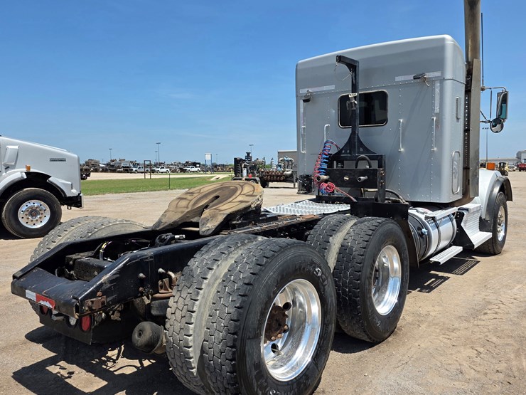 2015-kenworth-t800-image-5