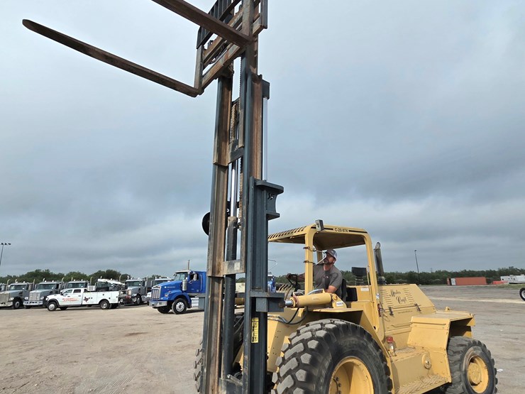 2013-caterpillar-c4.4-image-17