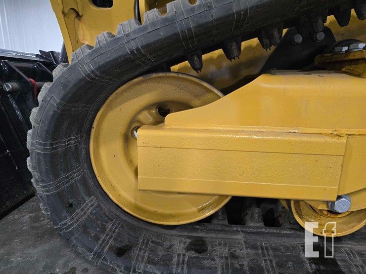 2025-caterpillar-255-image-27