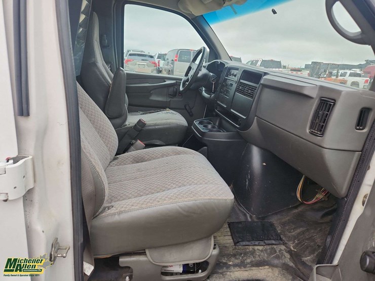 2004-gmc-2500-image-18