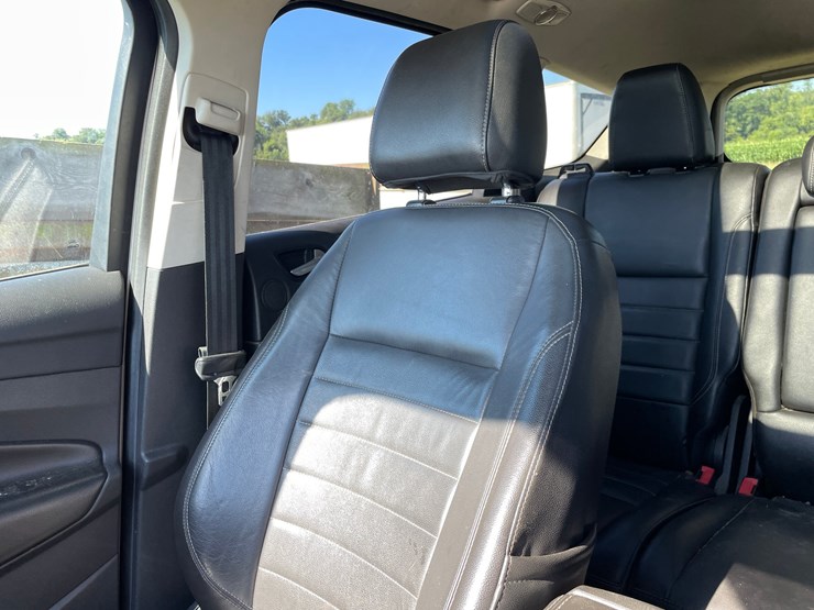2014-ford-escape-titanium-image-40