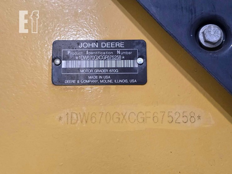 2016-deere-670g-image-34