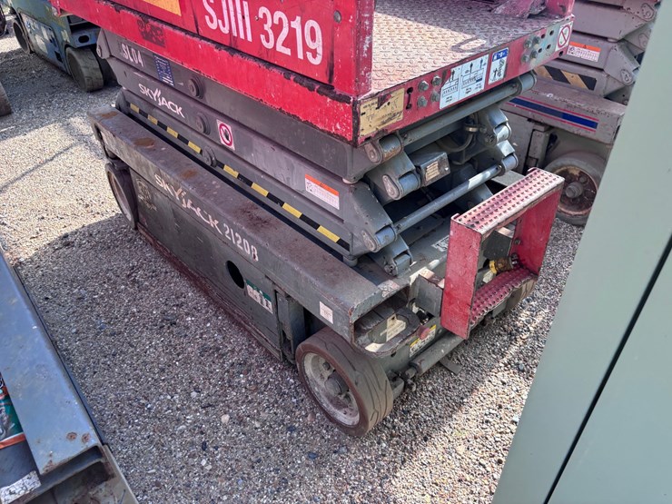 #39049-•-skyjack-sj1113219-scissor-lift-|-for-parts/repairs-image-3