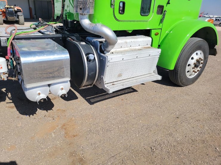 2014-peterbilt-365-image-12