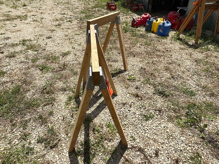 #3338-•-(2)-menards-wood-sawhorses-image-4